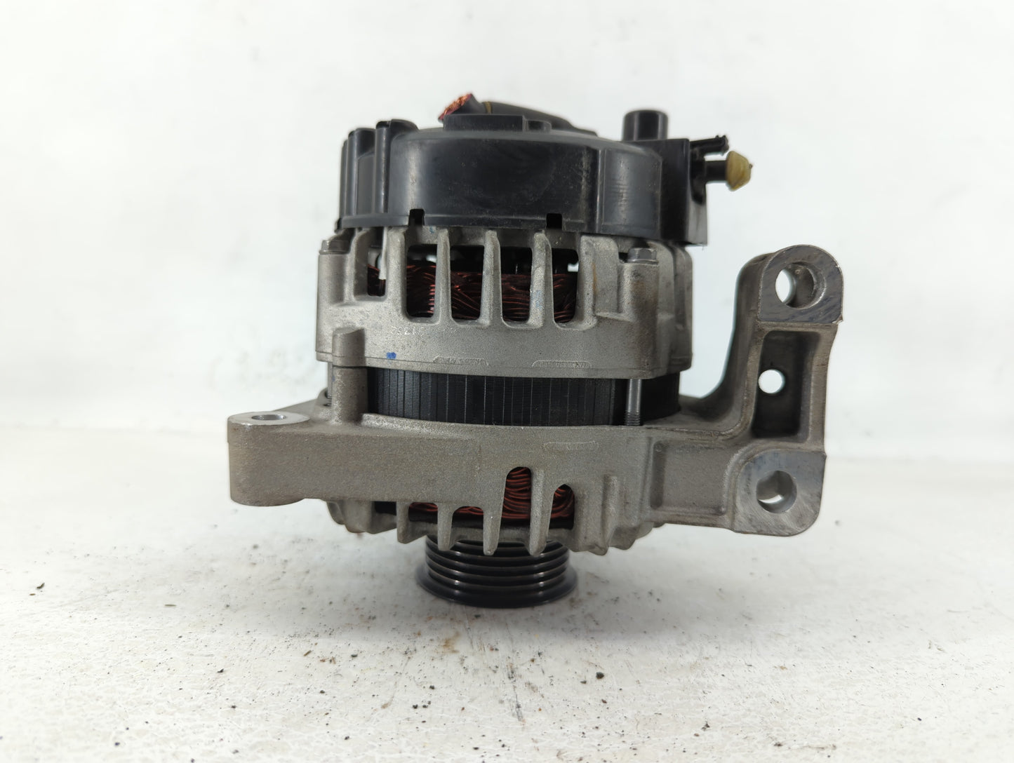 2017 Chevrolet Impala Alternator Replacement Generator Charging Assembly Engine OEM P/N:13597235 Fits OEM Used Auto Parts - 