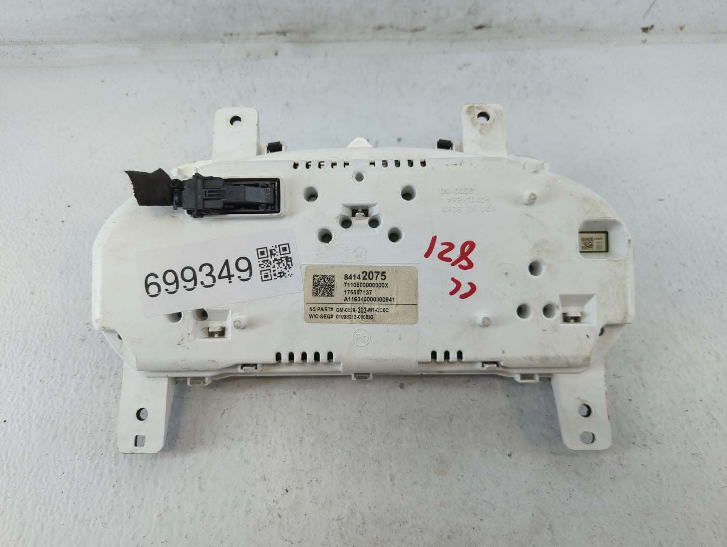 2017-2020 Chevrolet Impala Instrument Cluster Speedometer Gauges P/N:84142075 Fits Fits 2017 2018 2019 2020 OEM Used Auto Pa