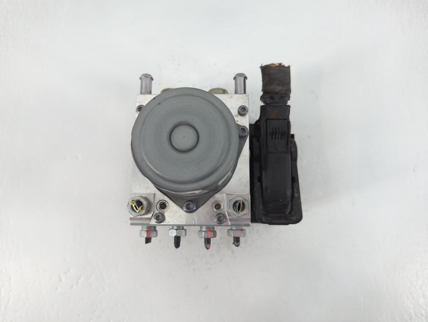 2017-2020 Chevrolet Impala ABS Pump Control Module Replacement P/N:84092226 Fits Fits 2017 2018 2019 2020 OEM Used Auto Part