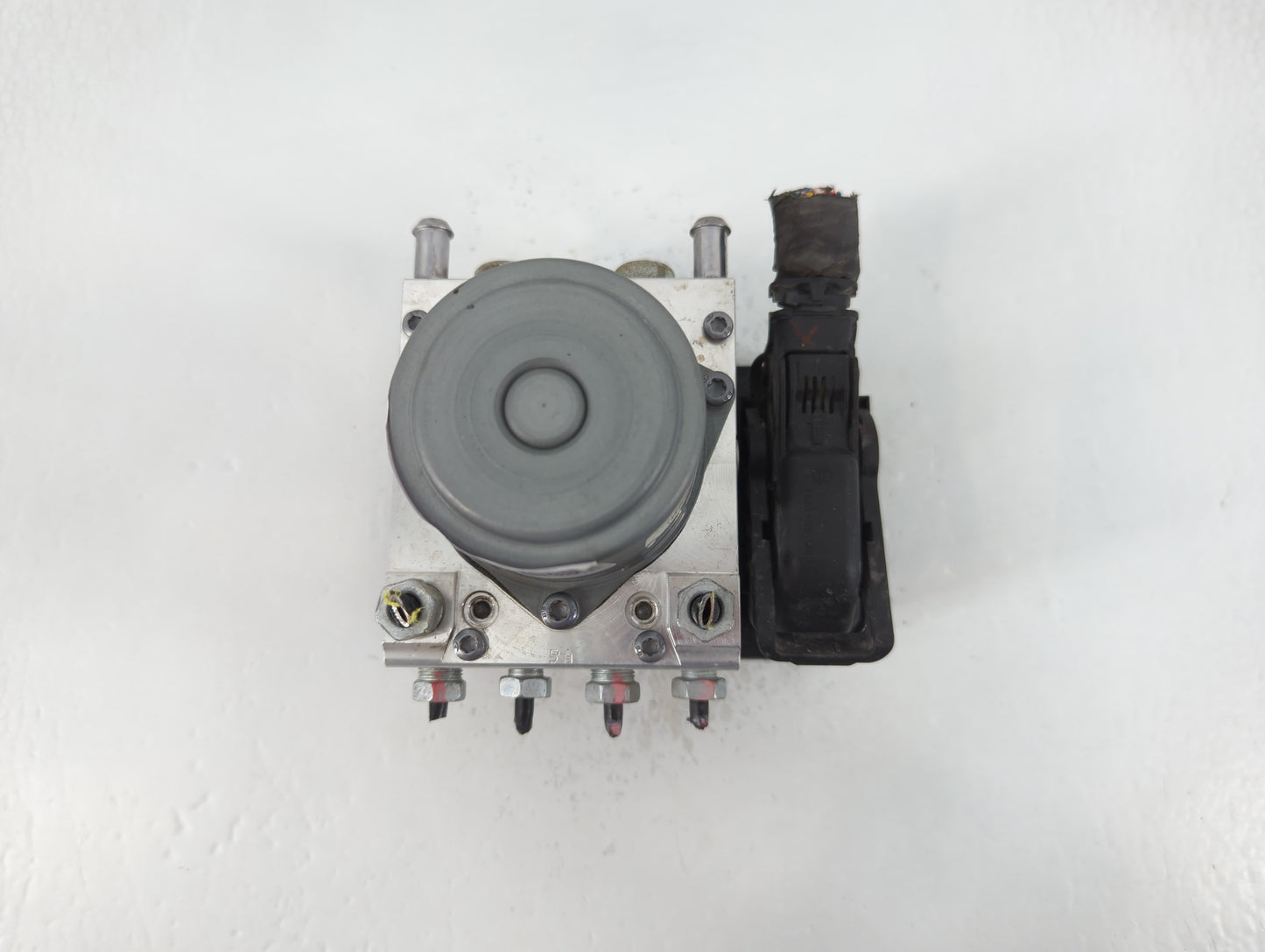 2017-2020 Chevrolet Impala ABS Pump Control Module Replacement P/N:84092226 Fits Fits 2017 2018 2019 2020 OEM Used Auto Part