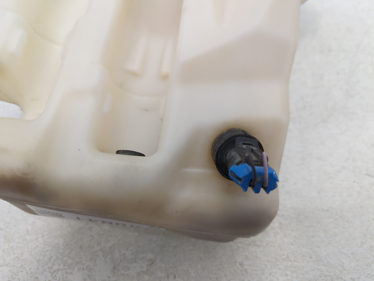 2014-2020 Chevrolet Impala Windshield Washer Fluid Reservoir Bottle Oem - Oemusedautoparts1.com