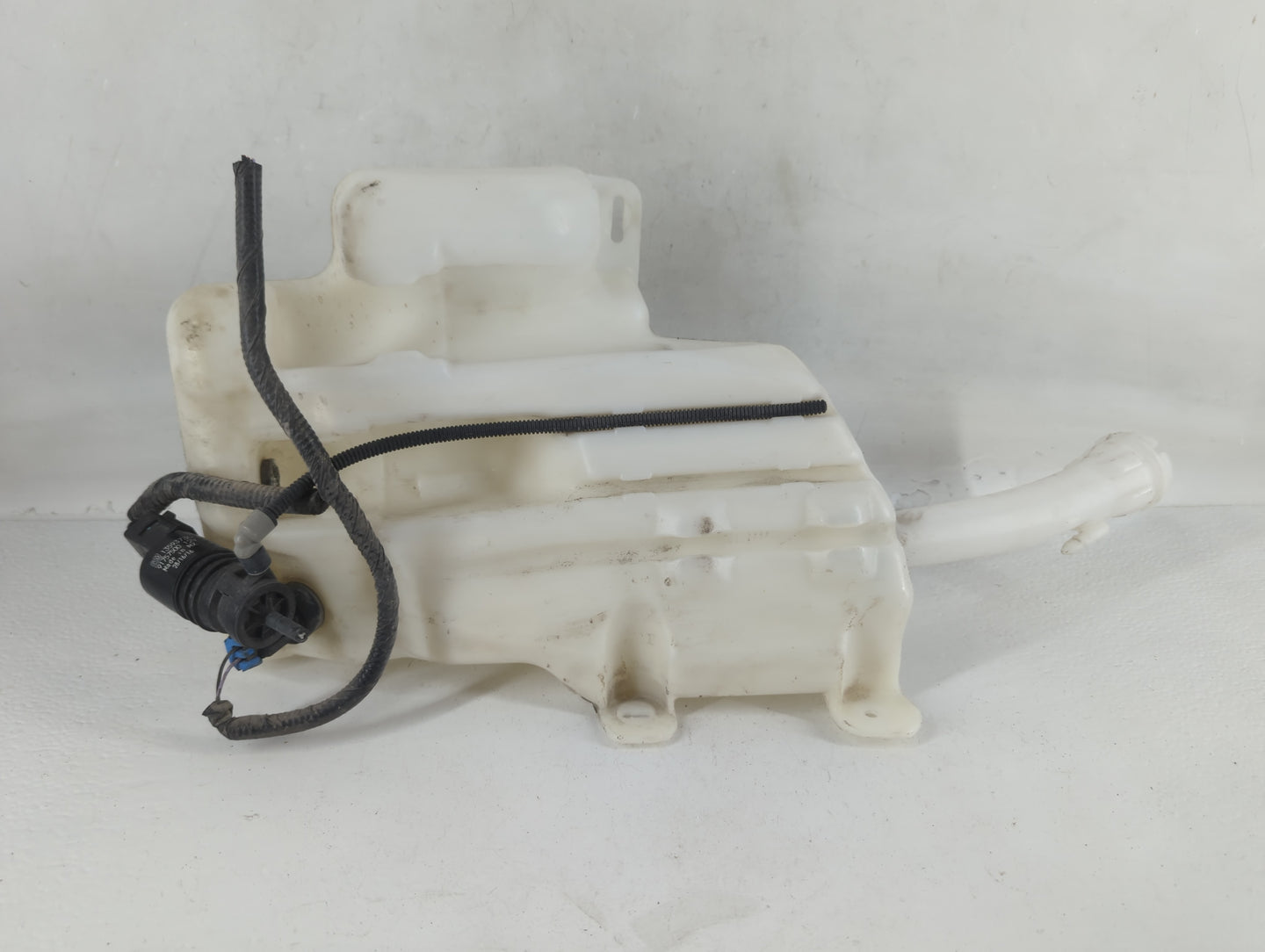 2014-2020 Chevrolet Impala Windshield Washer Fluid Reservoir Bottle Oem - Oemusedautoparts1.com