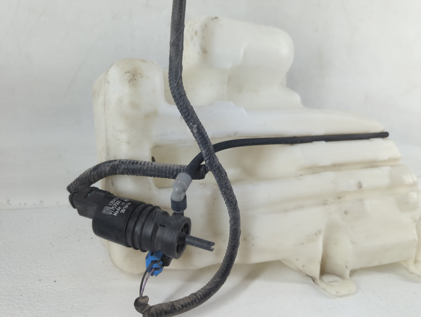 2014-2020 Chevrolet Impala Windshield Washer Fluid Reservoir Bottle Oem - Oemusedautoparts1.com