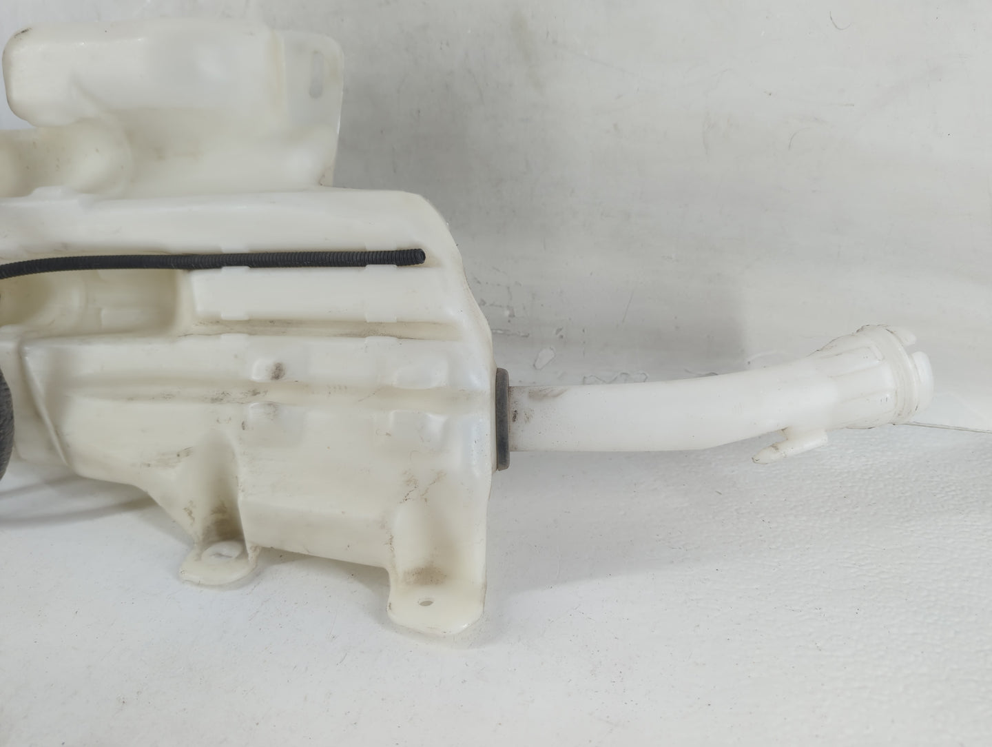 2014-2020 Chevrolet Impala Windshield Washer Fluid Reservoir Bottle Oem - Oemusedautoparts1.com
