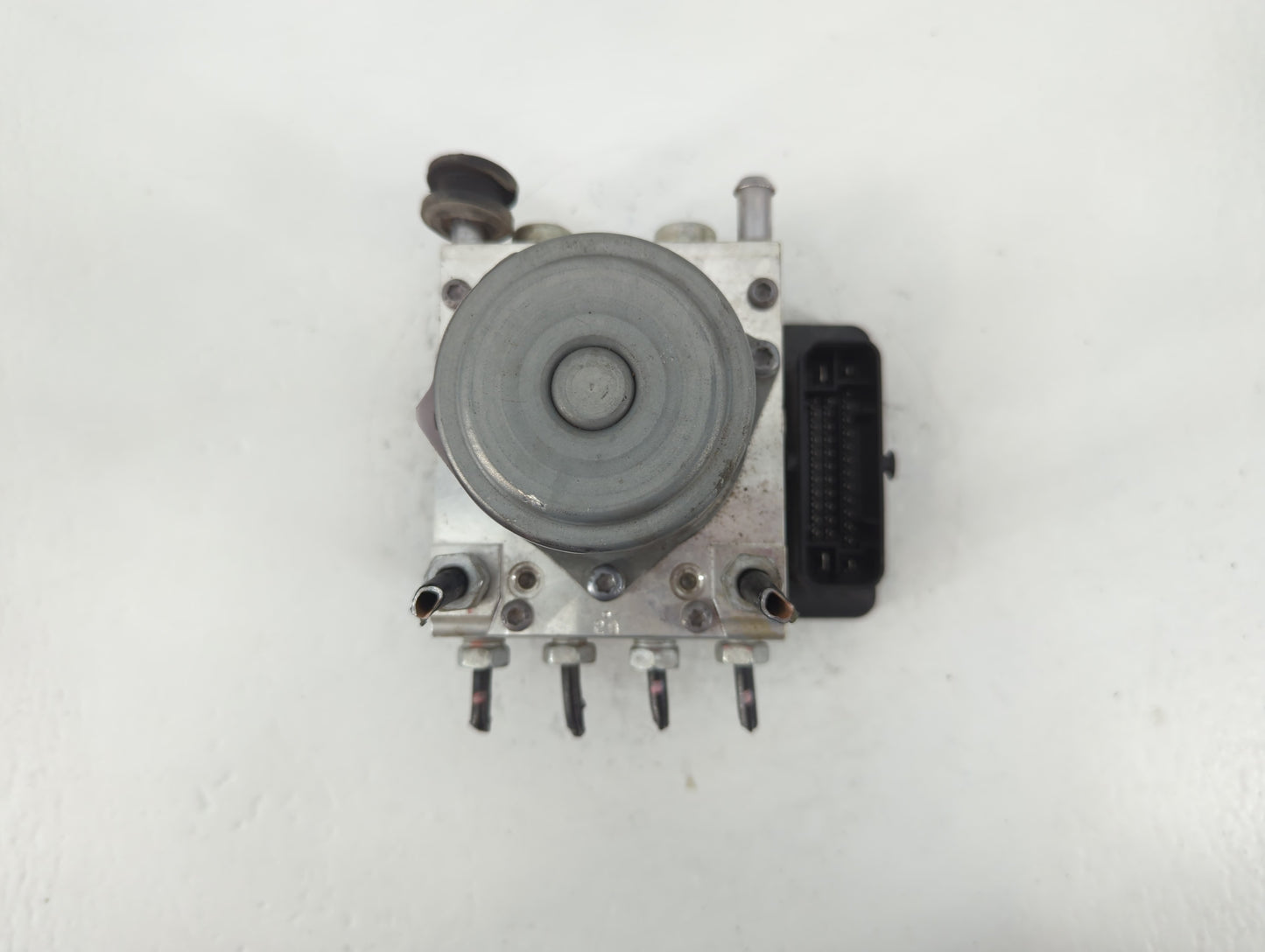2017-2020 Chevrolet Impala ABS Pump Control Module Replacement P/N:84020431 Fits Fits 2017 2018 2019 2020 OEM Used Auto Part
