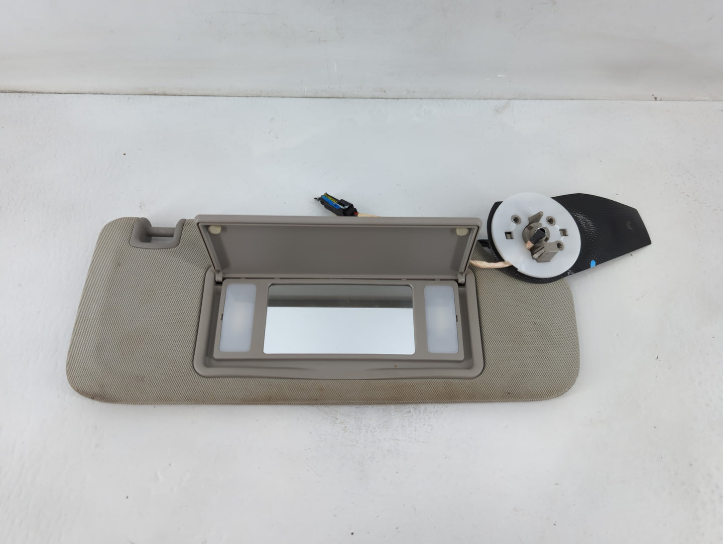 2014-2020 Chevrolet Impala Sun Visor Shade Replacement Passenger Right Mirror Fits Fits 2014 2015 2016 2017 2018 2019 2020 O