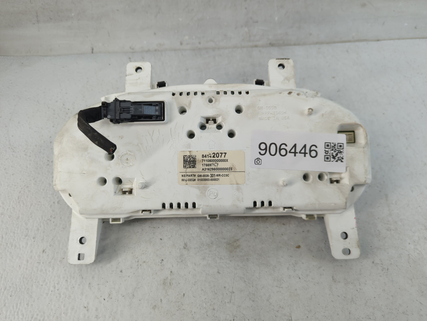 2017-2020 Chevrolet Impala Instrument Cluster Speedometer Gauges P/N:84122077 Fits Fits 2017 2018 2019 2020 OEM Used Auto Pa