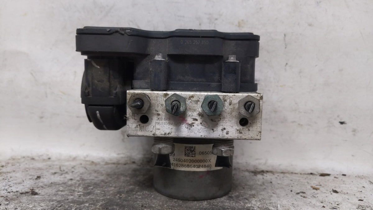 2017 Chevrolet Malibu ABS Pump Control Module Replacement P/N:2265106527 Fits OEM Used Auto Parts - Oemusedautoparts1.com