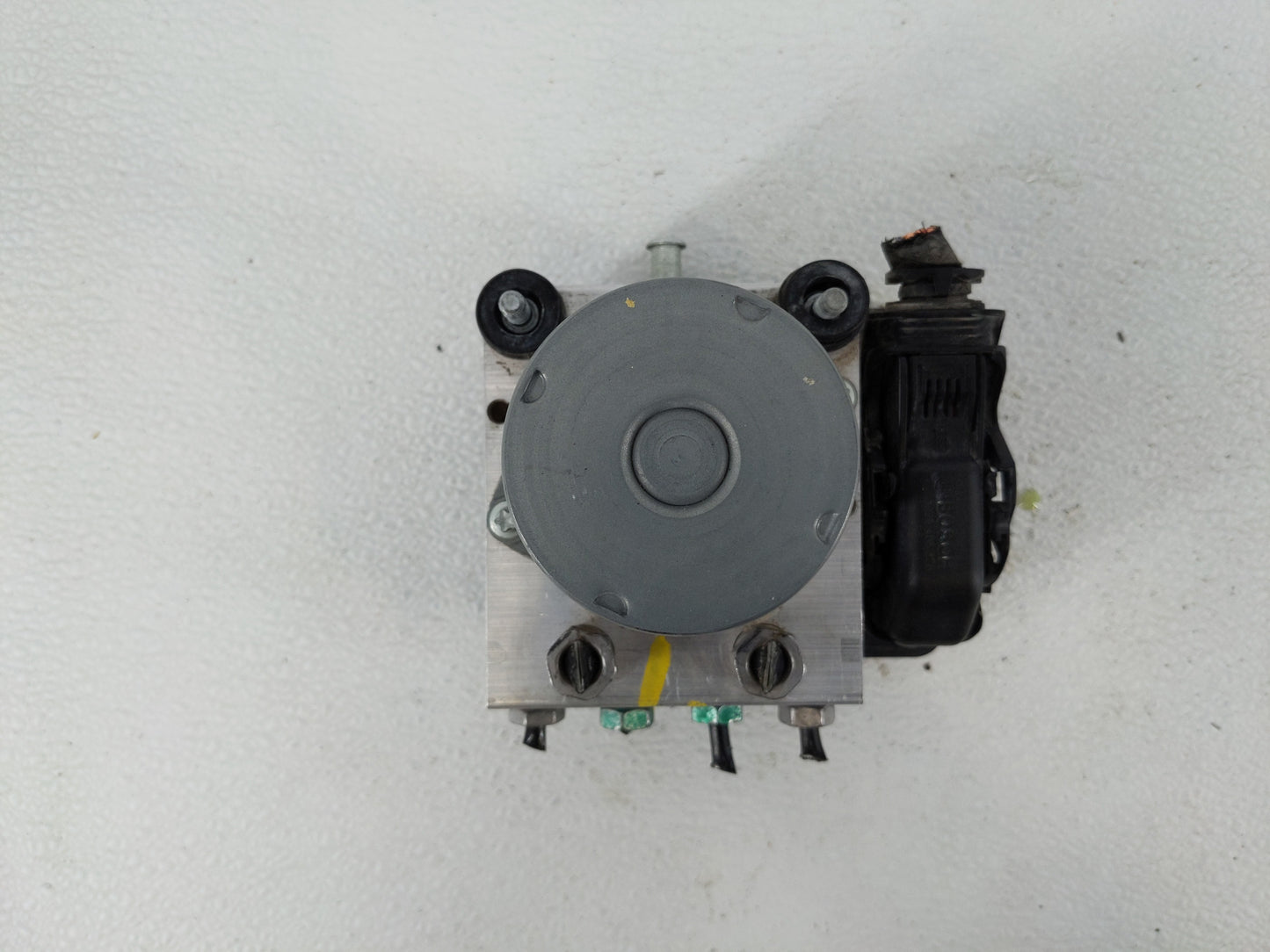 2017 Chevrolet Malibu ABS Pump Control Module Replacement P/N:84139399 Fits OEM Used Auto Parts - Oemusedautoparts1.com