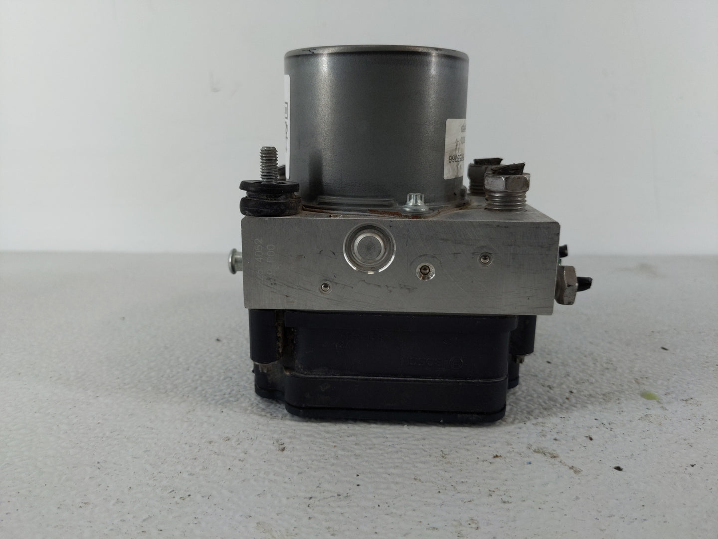 2017 Chevrolet Malibu ABS Pump Control Module Replacement P/N:84139399 Fits OEM Used Auto Parts - Oemusedautoparts1.com