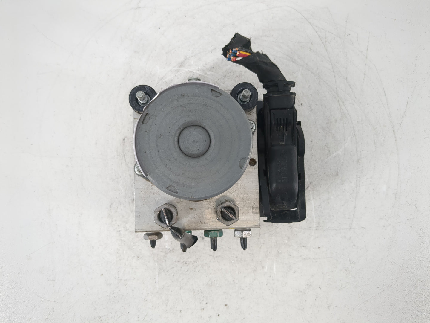 2017 Chevrolet Malibu ABS Pump Control Module Replacement P/N:8420 5164 Fits OEM Used Auto Parts - Oemusedautoparts1.com