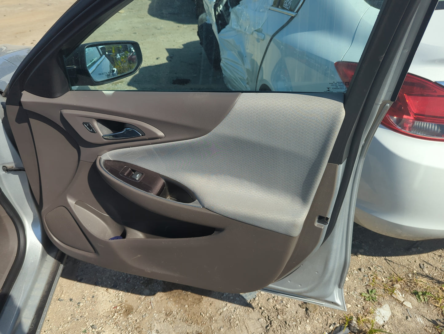 2017 Chevrolet Malibu Front Right Passenger Interior Door Panel Trim 1158992 - Oemusedautoparts1.com