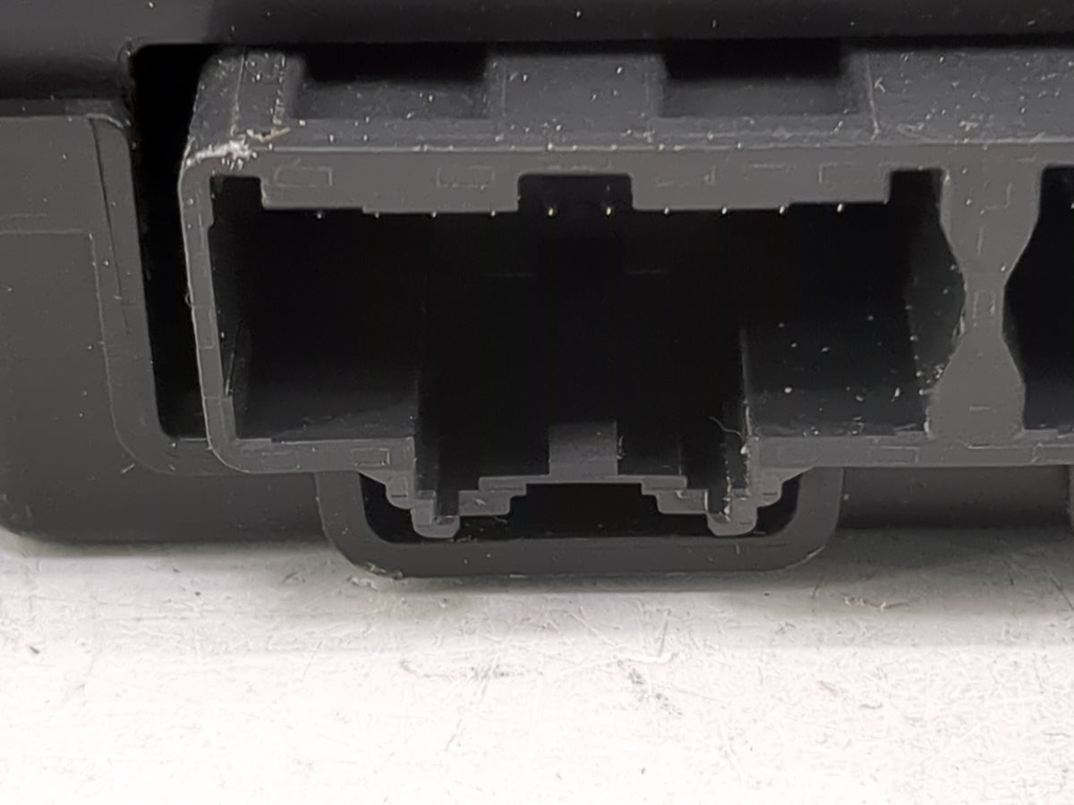 2017-2018 Chevrolet Malibu Body Control Module Bcm Inner Cabin Fuse Box - Oemusedautoparts1.com