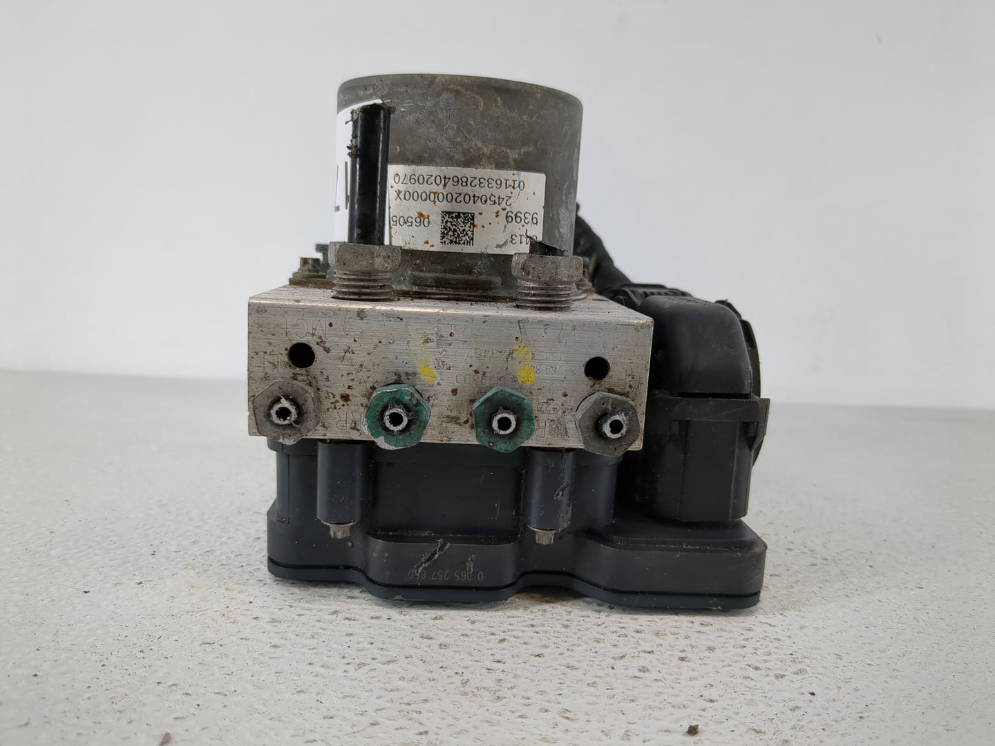 2017 Chevrolet Malibu ABS Pump Control Module Replacement P/N:8413 9399 Fits OEM Used Auto Parts - Oemusedautoparts1.com