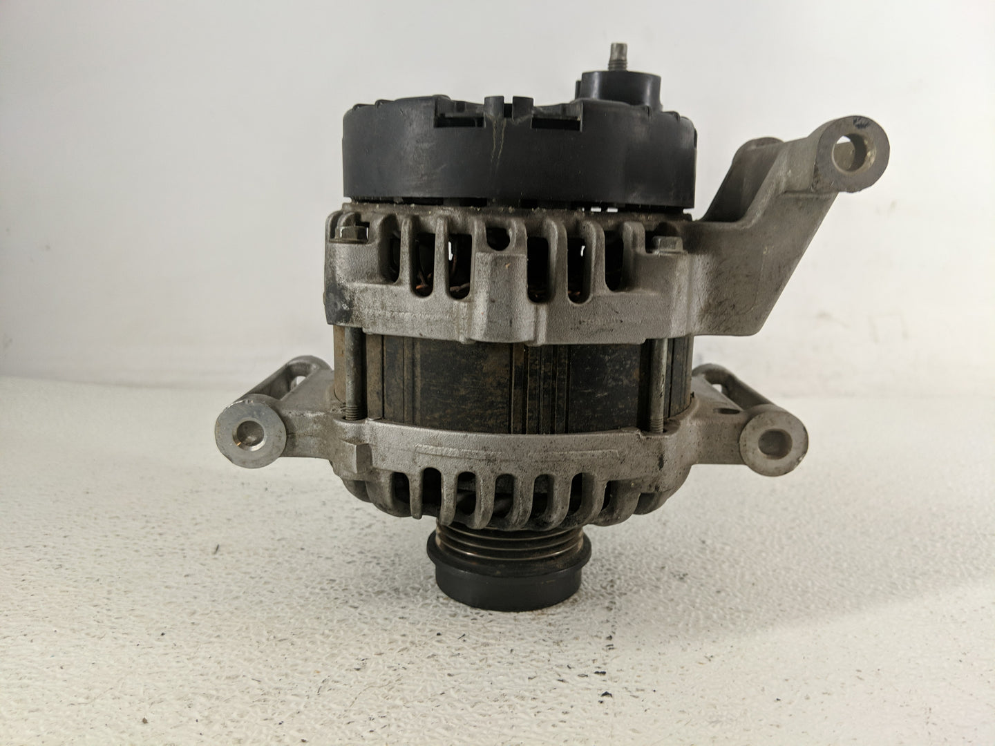 2016-2018 Chevrolet Malibu Alternator Replacement Generator Charging Assembly Engine OEM P/N:13513504 Fits OEM Used Auto Par