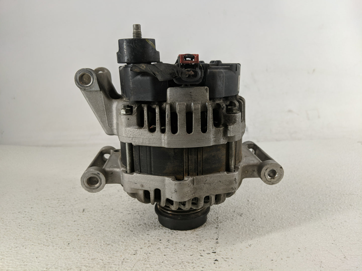 2016-2018 Chevrolet Malibu Alternator Replacement Generator Charging Assembly Engine OEM P/N:13513504 Fits OEM Used Auto Par