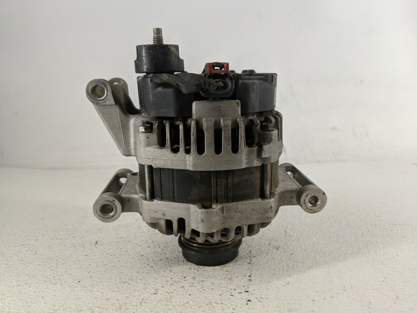 2016-2018 Chevrolet Malibu Alternator Replacement Generator Charging Assembly Engine OEM P/N:13513504 Fits OEM Used Auto Par