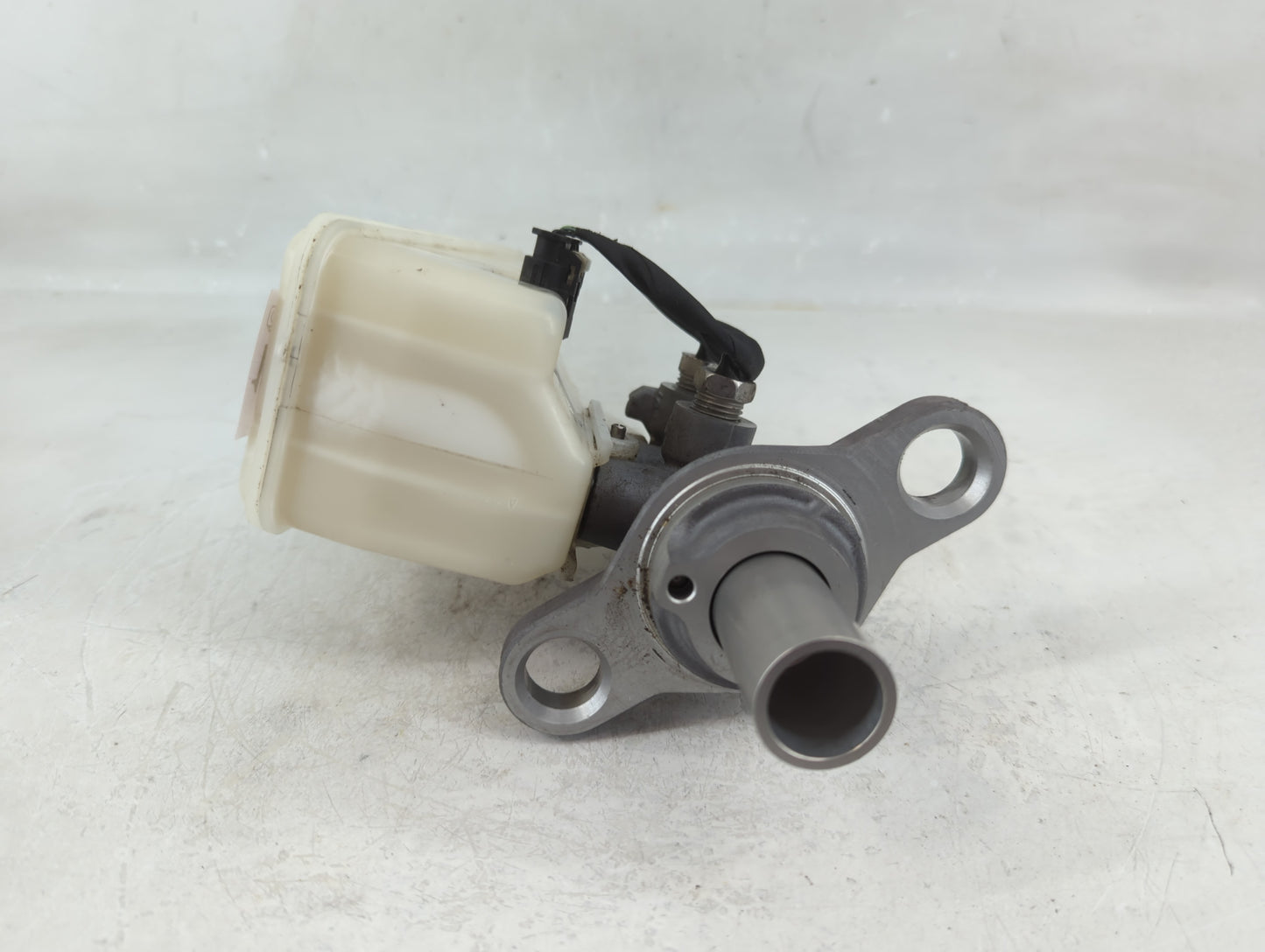 2016-2021 Chevrolet Malibu Brake Master Cylinder - Oemusedautoparts1.com