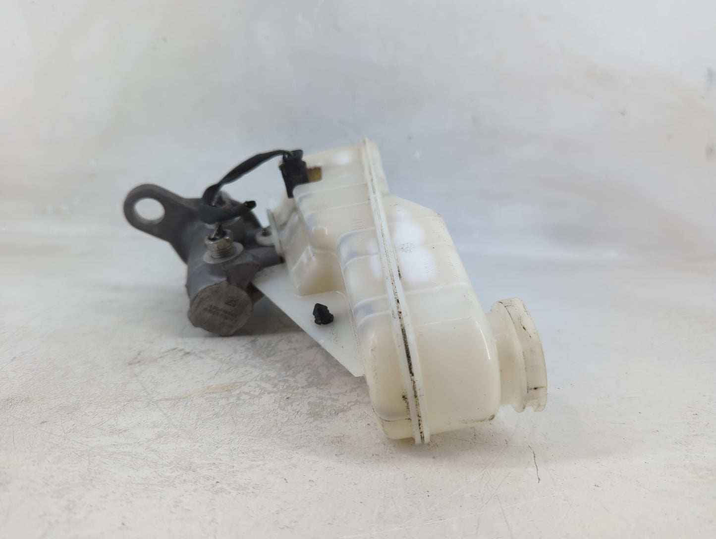 2016-2021 Chevrolet Malibu Brake Master Cylinder - Oemusedautoparts1.com