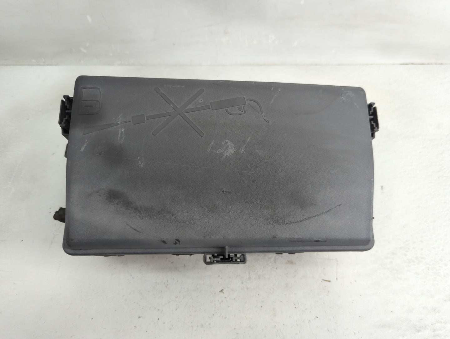 2016-2017 Chevrolet Malibu Fusebox Fuse Box Panel Relay Module P/N:812461952 Fits Fits 2016 2017 OEM Used Auto Parts - Oemus