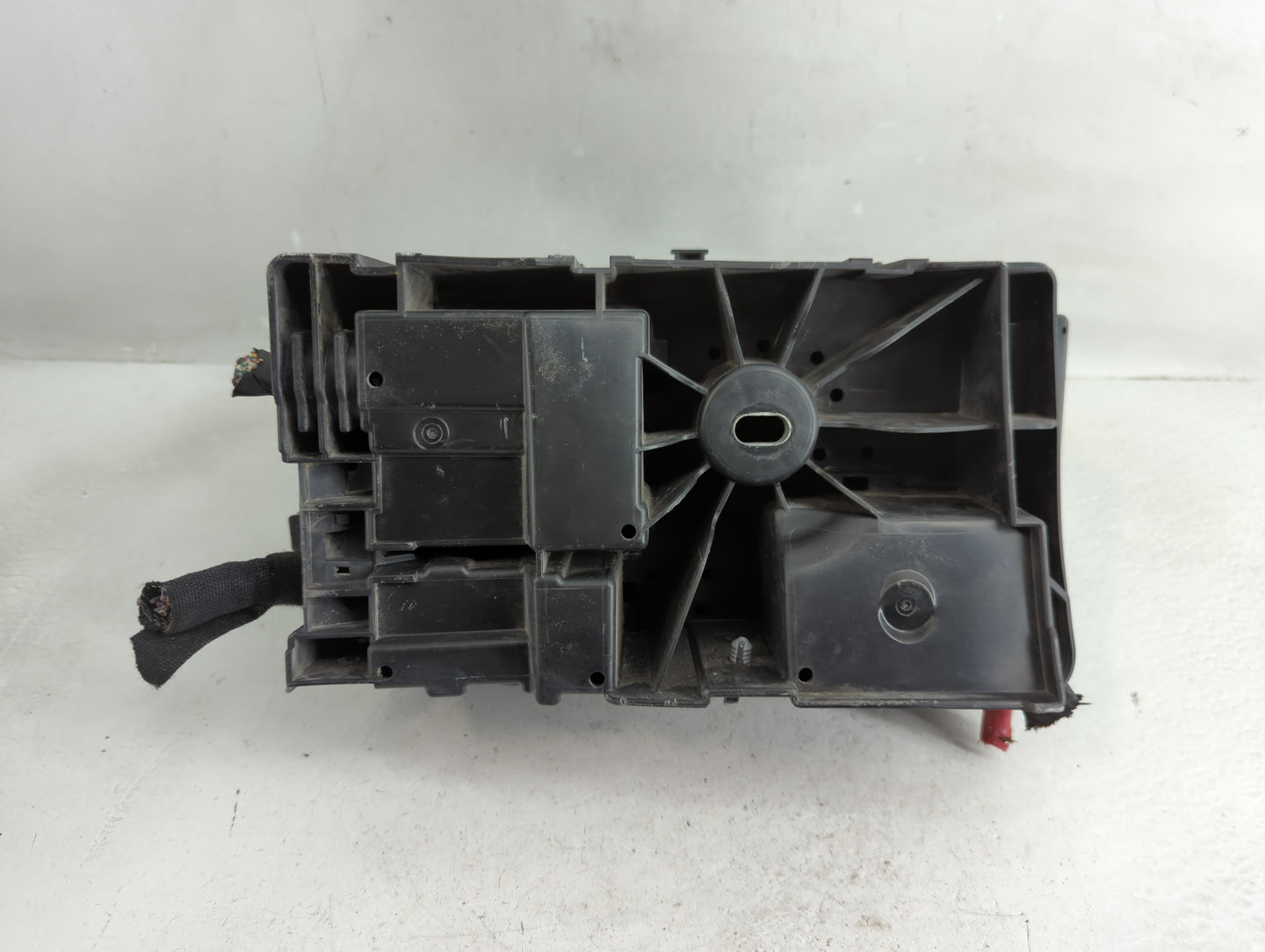 2016-2017 Chevrolet Malibu Fusebox Fuse Box Panel Relay Module P/N:812461952 Fits Fits 2016 2017 OEM Used Auto Parts - Oemus