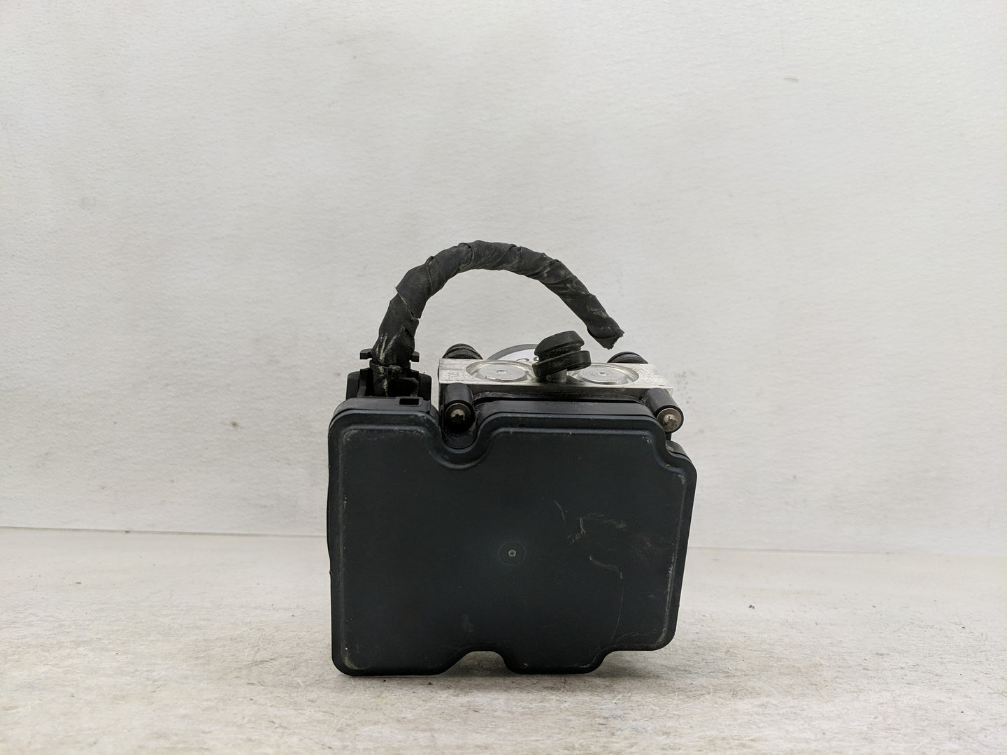 2017 Chevrolet Malibu ABS Pump Control Module Replacement P/N:06505576 Fits OEM Used Auto Parts - Oemusedautoparts1.com