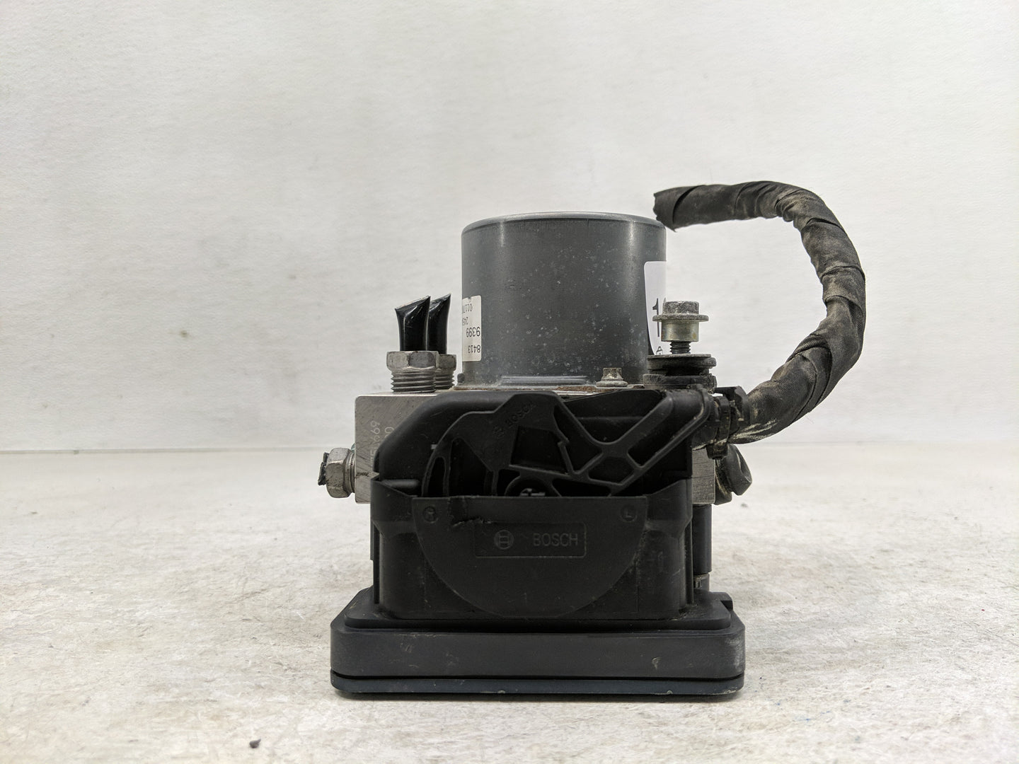 2017 Chevrolet Malibu ABS Pump Control Module Replacement P/N:06505576 Fits OEM Used Auto Parts - Oemusedautoparts1.com