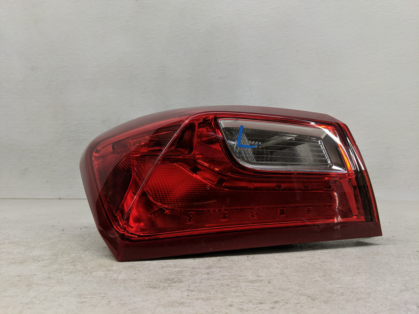 2016-2021 Chevrolet Malibu Tail Light Assembly Driver Left OEM P/N:84132376 Fits Fits 2016 2017 2018 2019 2020 2021 OEM Used