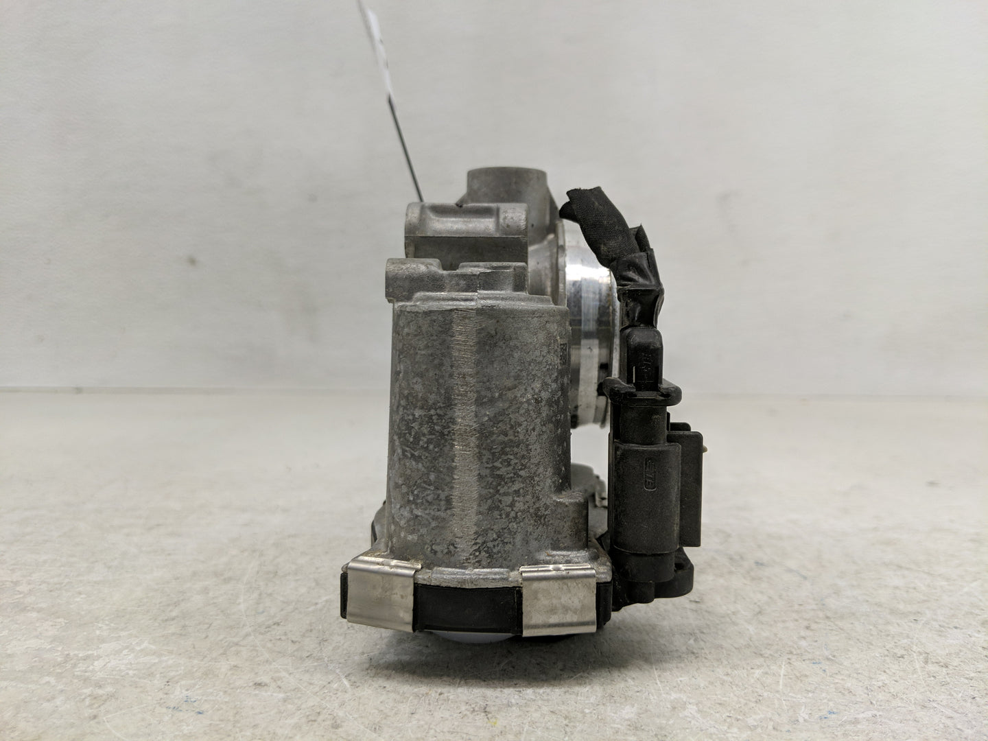 2016-2021 Chevrolet Malibu Throttle Body Fits Fits 2016 2017 2018 2019 2020 2021 2022 OEM Used Auto Parts - Oemusedautoparts