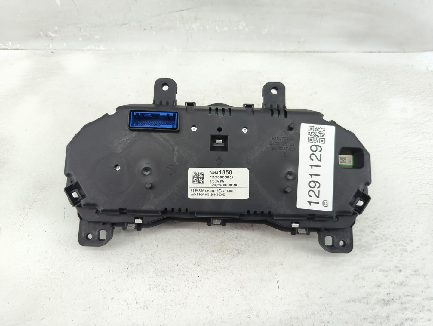 2017 Chevrolet Malibu Instrument Cluster Speedometer Gauges P/N:175597137 84141850 Fits OEM Used Auto Parts - Oemusedautopar