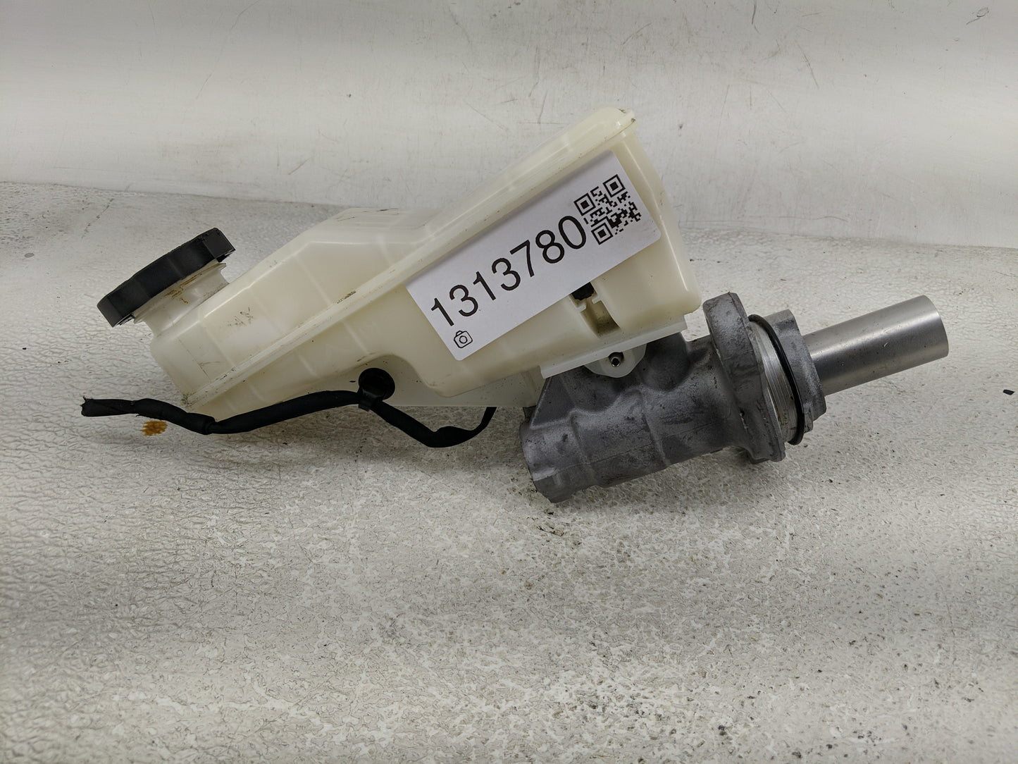 2016-2021 Chevrolet Malibu Brake Master Cylinder 1313780 - Oemusedautoparts1.com