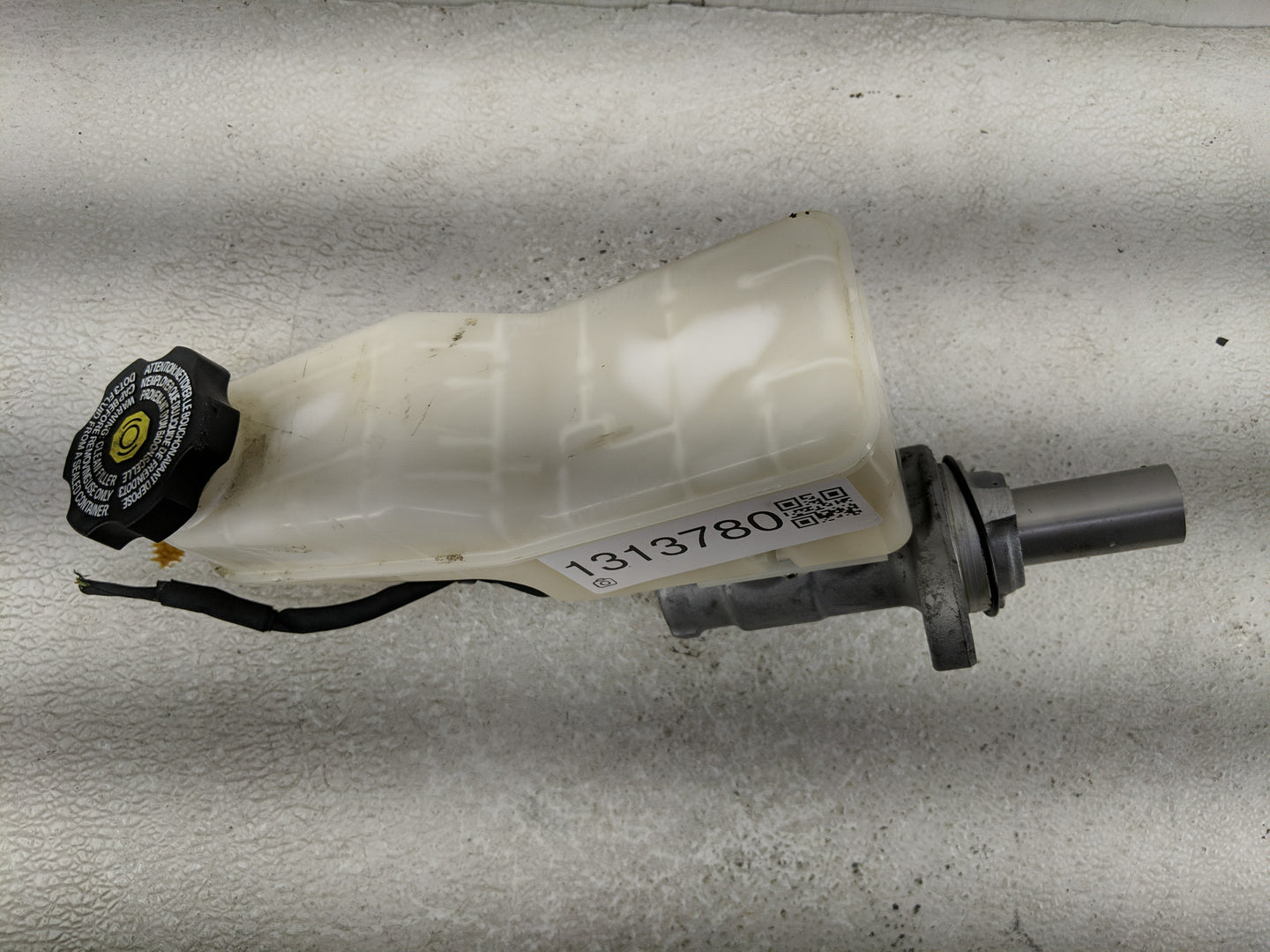 2016-2021 Chevrolet Malibu Brake Master Cylinder 1313780 - Oemusedautoparts1.com