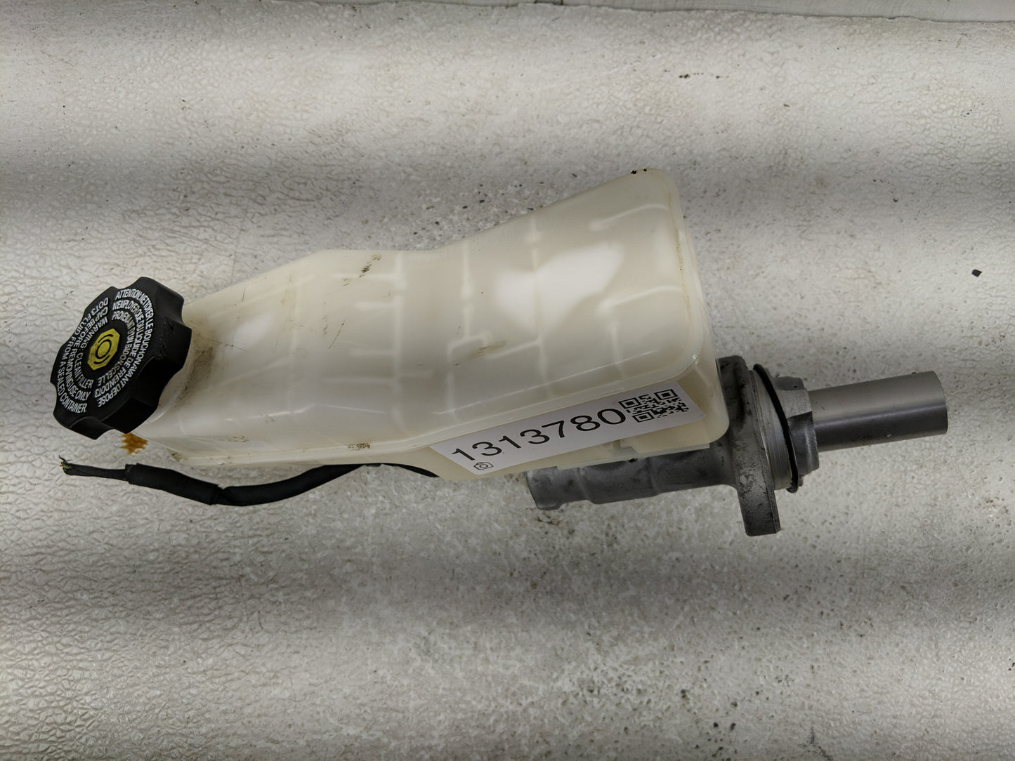 2016-2021 Chevrolet Malibu Brake Master Cylinder 1313780 - Oemusedautoparts1.com