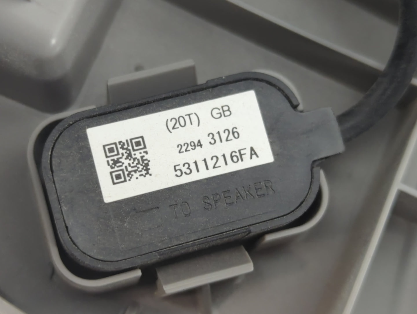 2016-2021 Chevrolet Malibu Overhead Roof Console 1321832 - Oemusedautoparts1.com