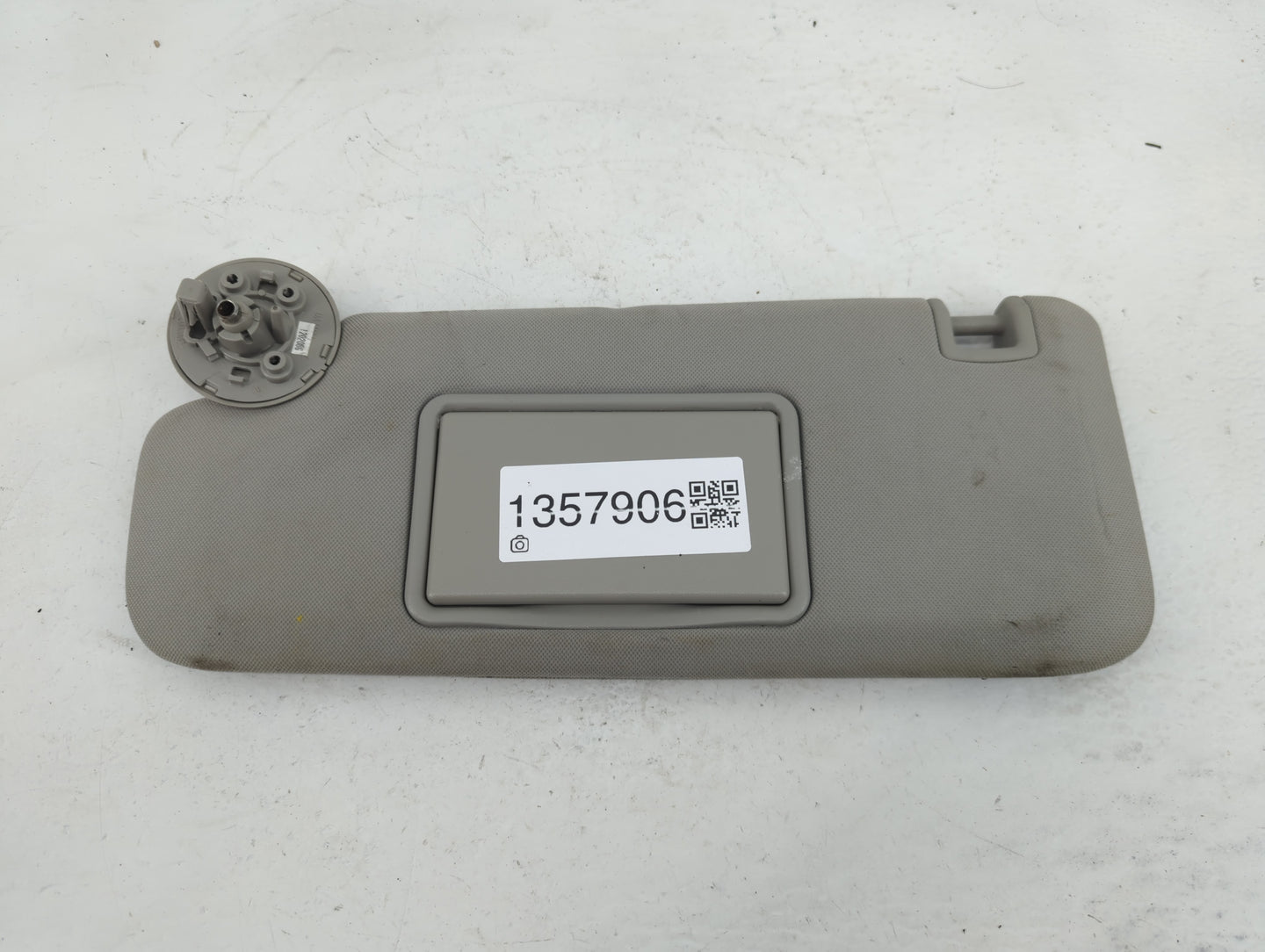 2017 Chevrolet Malibu Sun Visor Shade Replacement Driver Left Mirror Fits OEM Used Auto Parts - Oemusedautoparts1.com