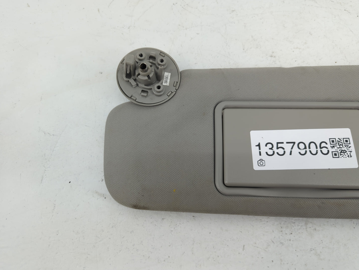 2017 Chevrolet Malibu Sun Visor Shade Replacement Driver Left Mirror Fits OEM Used Auto Parts - Oemusedautoparts1.com