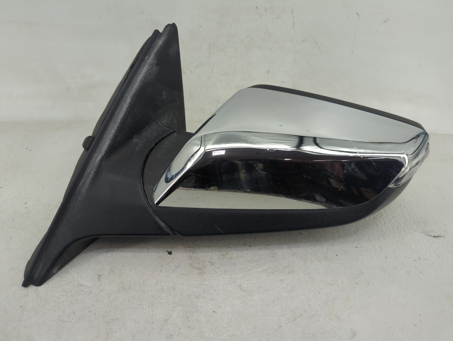 2016-2018 Chevrolet Malibu Driver Side View Mirror - Left Door Mirror OEM Used - Oemusedautoparts1.com