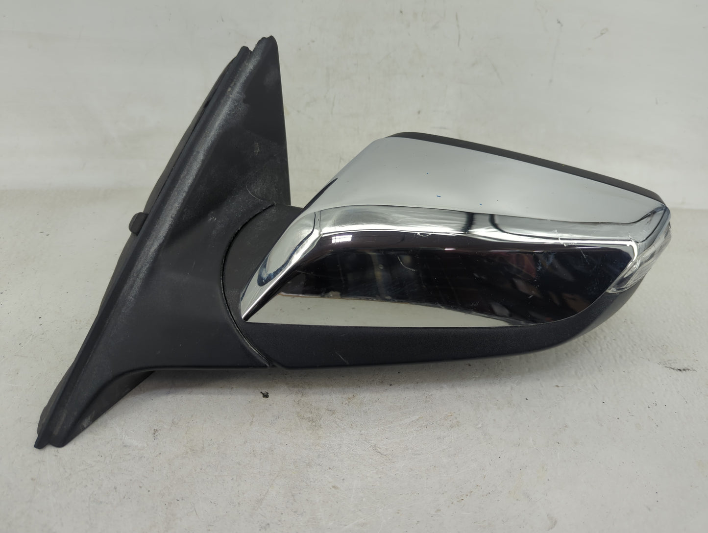 2016-2018 Chevrolet Malibu Driver Side View Mirror - Left Door Mirror OEM Used - Oemusedautoparts1.com