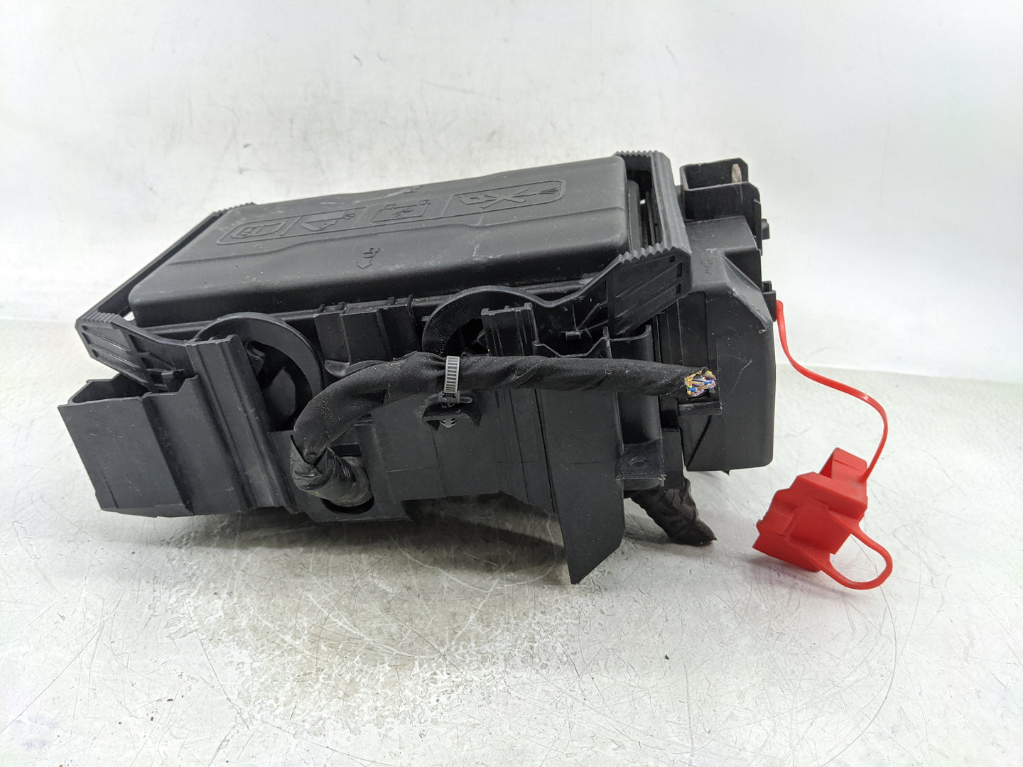2016-2017 Chevrolet Malibu Fusebox Fuse Box Panel Relay Module Fits Fits 2016 2017 OEM Used Auto Parts - Oemusedautoparts1.c