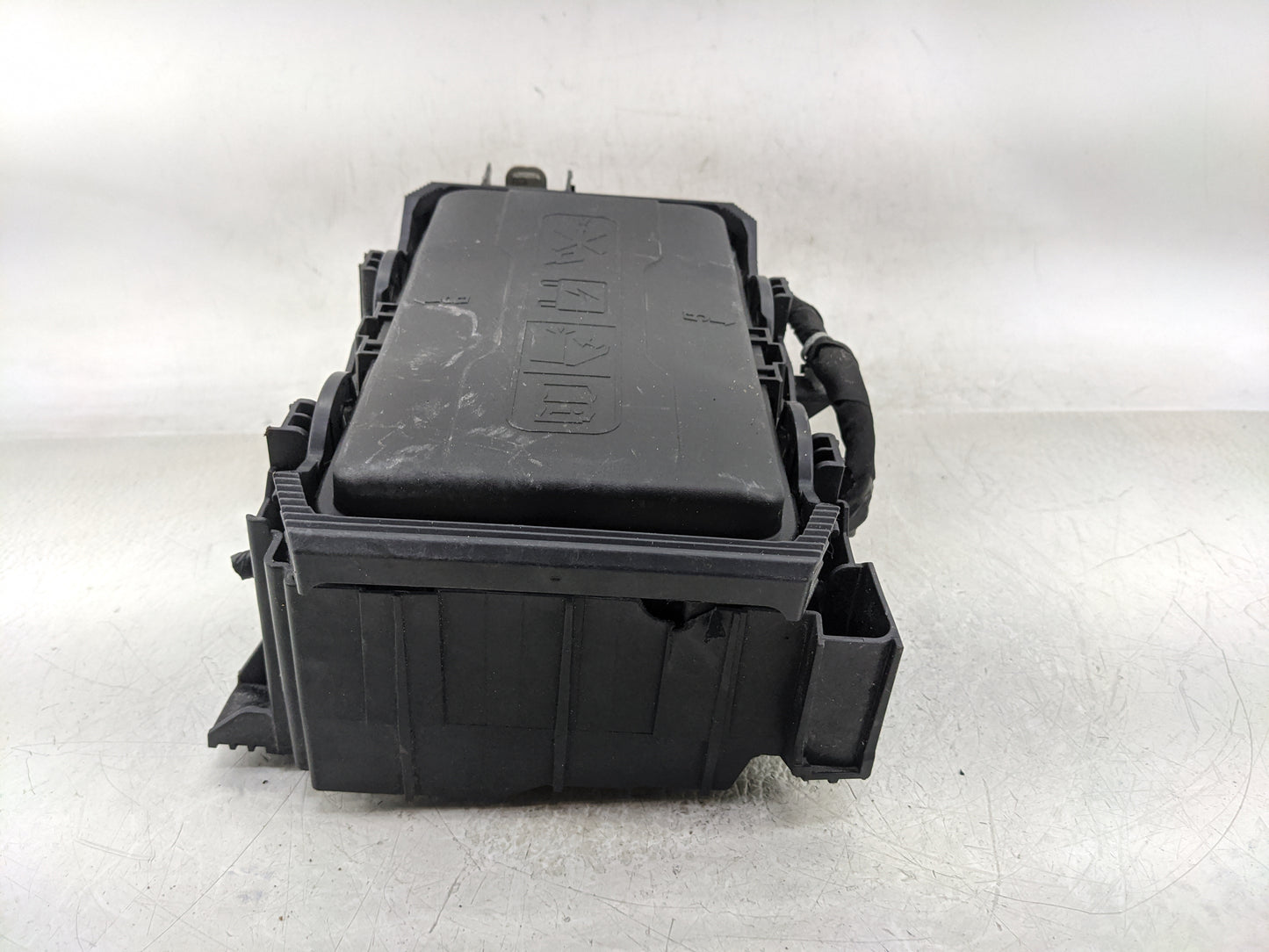 2016-2017 Chevrolet Malibu Fusebox Fuse Box Panel Relay Module Fits Fits 2016 2017 OEM Used Auto Parts - Oemusedautoparts1.c