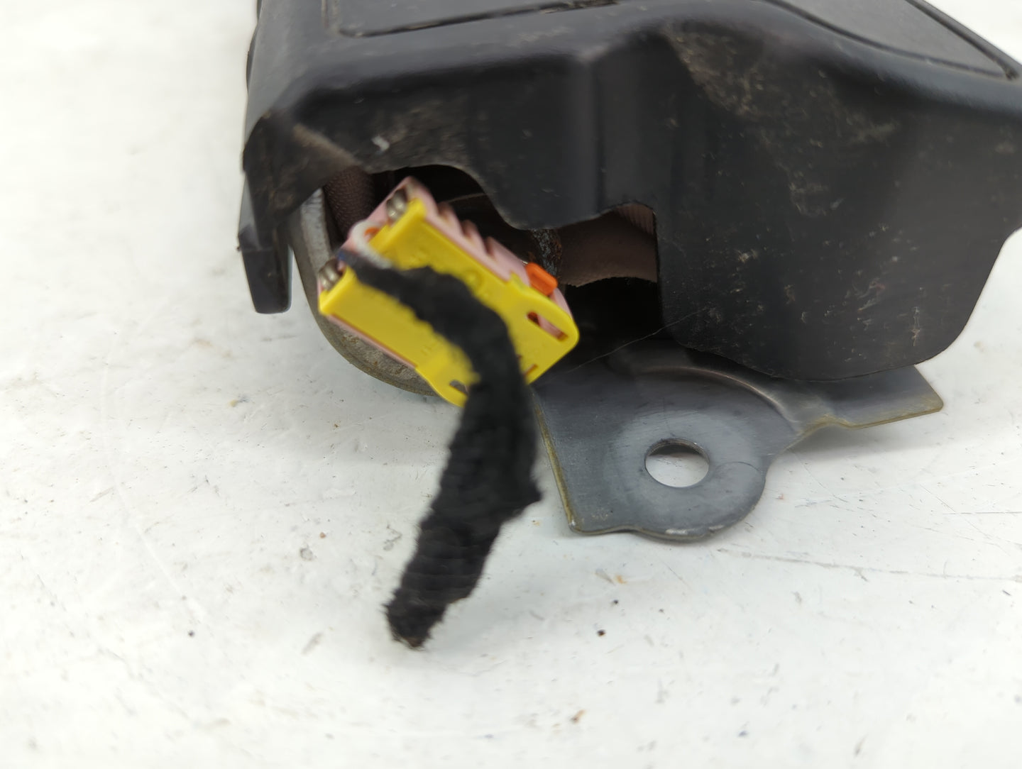2016-2021 Chevrolet Malibu Air Bag Passenger Right Knee OEM P/N:23420286 Fits Fits 2016 2017 2018 2019 2020 2021 OEM Used Au