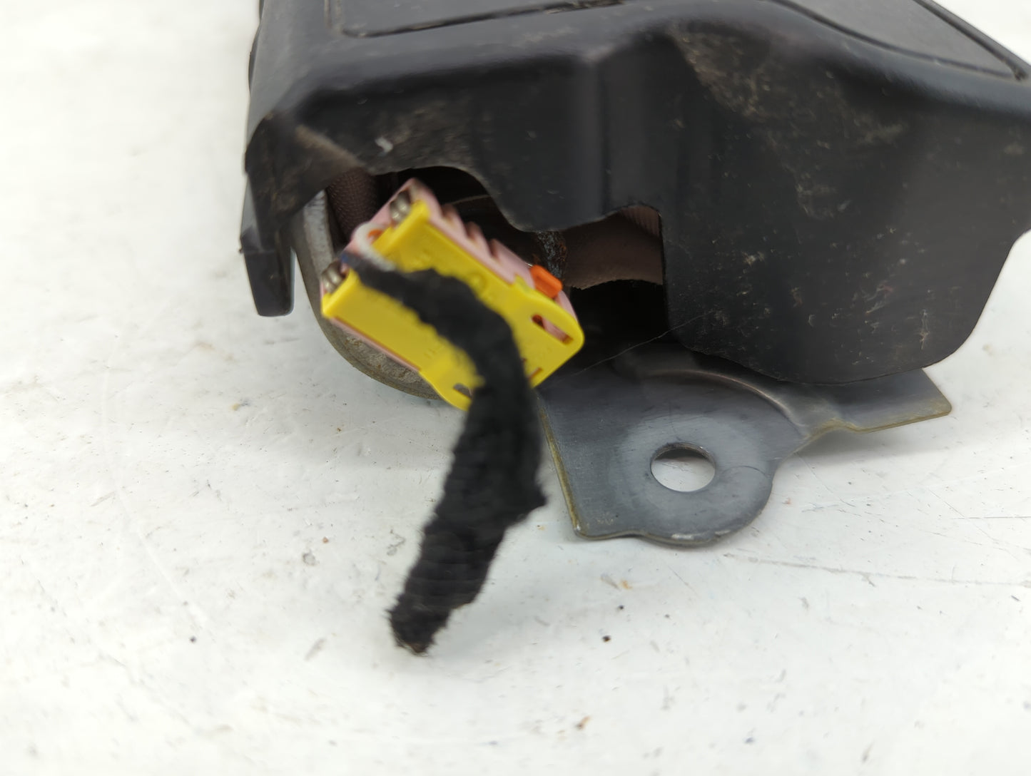 2016-2021 Chevrolet Malibu Air Bag Passenger Right Knee OEM P/N:23420286 Fits Fits 2016 2017 2018 2019 2020 2021 OEM Used Au