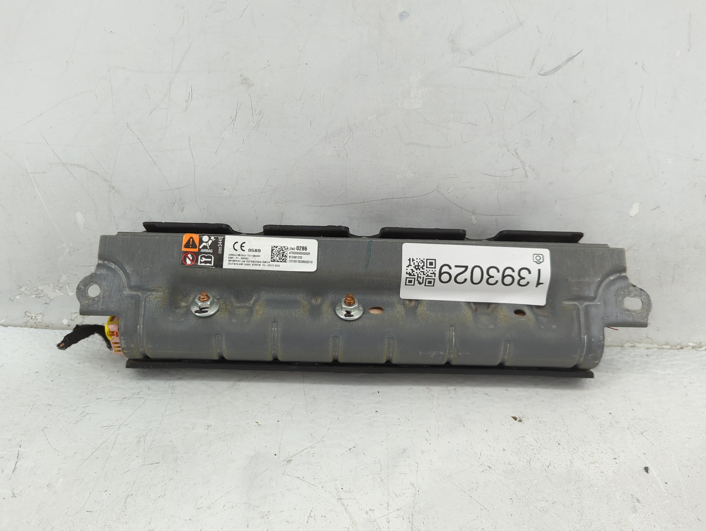 2016-2021 Chevrolet Malibu Air Bag Passenger Right Knee OEM P/N:23420286 Fits Fits 2016 2017 2018 2019 2020 2021 OEM Used Au