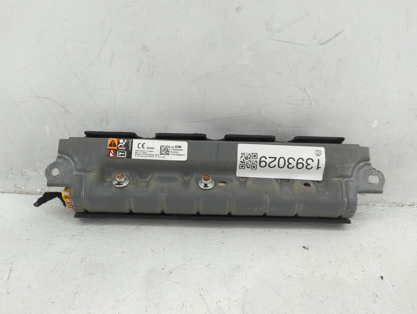 2016-2021 Chevrolet Malibu Air Bag Passenger Right Knee OEM P/N:23420286 Fits Fits 2016 2017 2018 2019 2020 2021 OEM Used Au