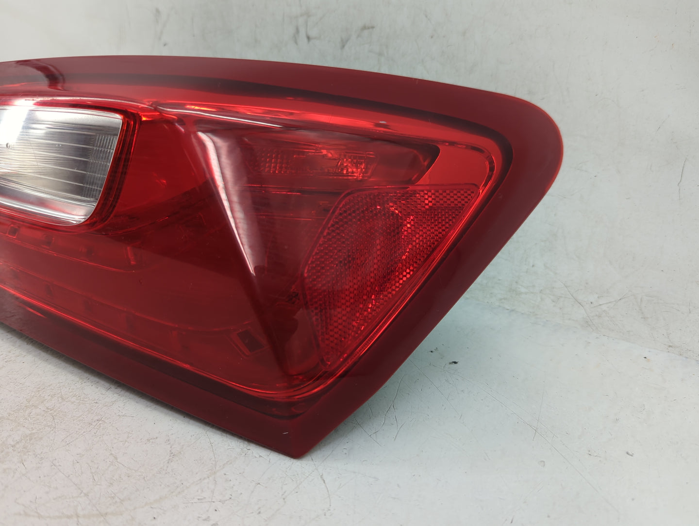 2016-2021 Chevrolet Malibu Tail Light Assembly Passenger Right OEM P/N:84132377 Fits Fits 2016 2017 2018 2019 2020 2021 OEM 