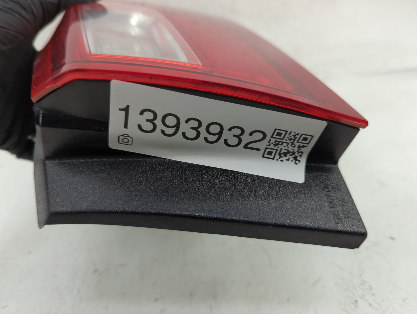 2016-2021 Chevrolet Malibu Tail Light Assembly Passenger Right OEM P/N:84132377 Fits Fits 2016 2017 2018 2019 2020 2021 OEM 