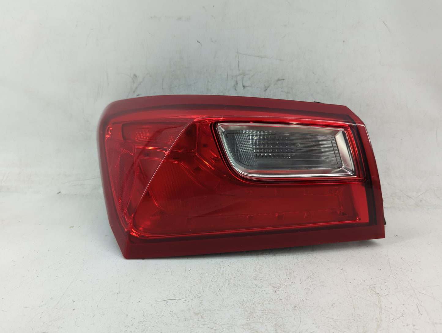 2016-2021 Chevrolet Malibu Tail Light Assembly Driver Left OEM P/N:84132376 Fits Fits 2016 2017 2018 2019 2020 2021 OEM Used