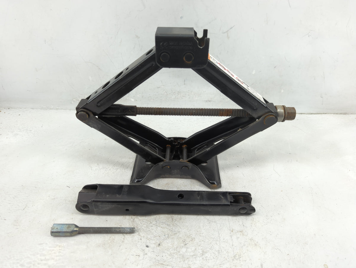 2017 Chevrolet Malibu Spare Scissor Car Jack 1396491 - Oemusedautoparts1.com