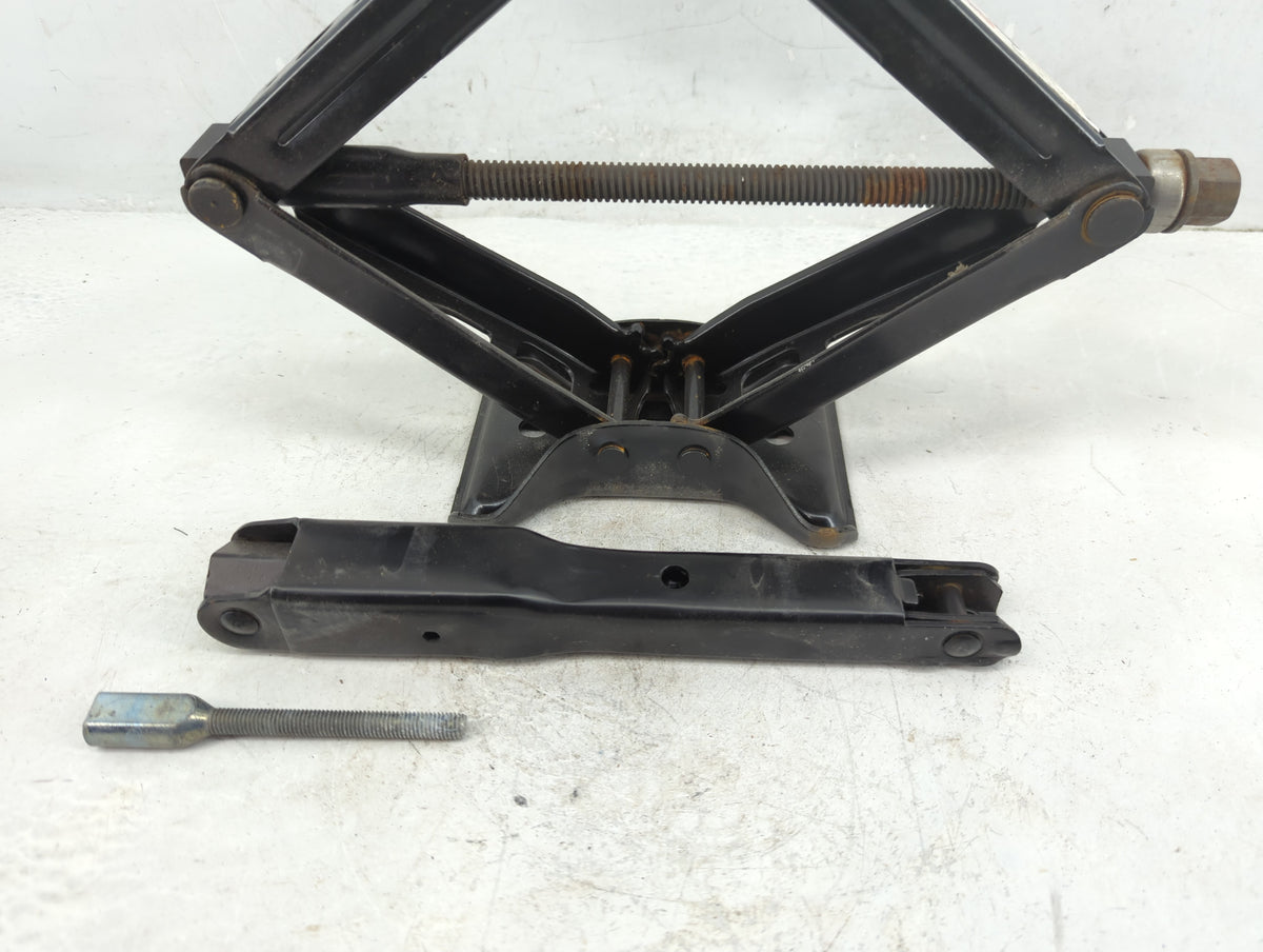 2017 Chevrolet Malibu Spare Scissor Car Jack 1396491 - Oemusedautoparts1.com