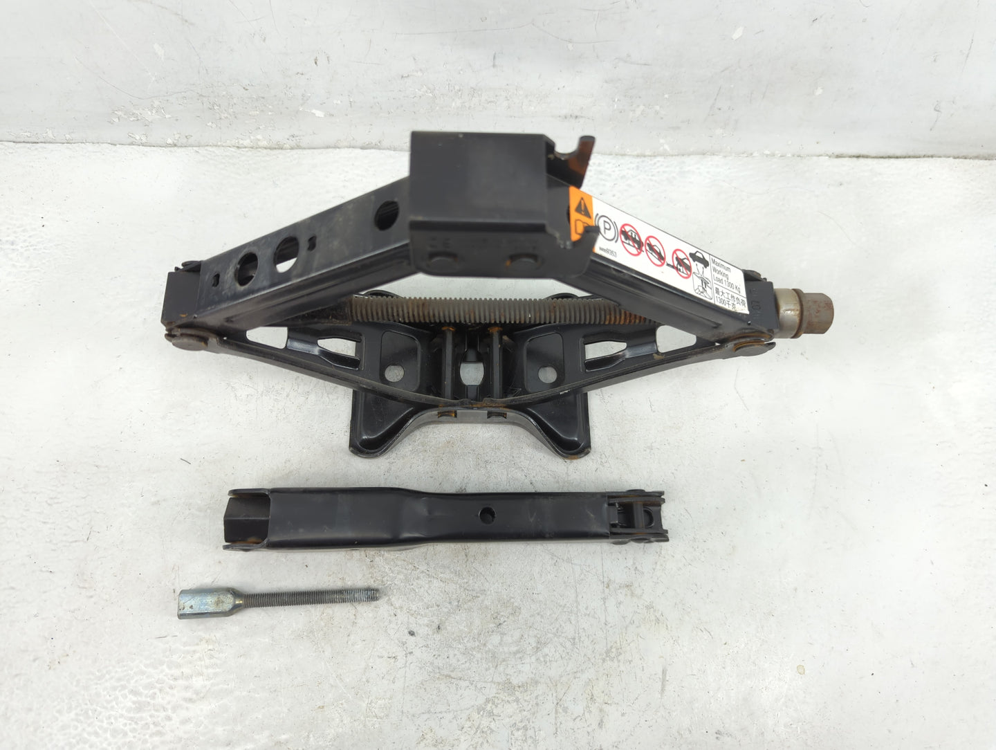2017 Chevrolet Malibu Spare Scissor Car Jack 1396491 - Oemusedautoparts1.com
